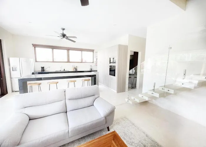 Luxury House Tomanoa - 10pers - 4rooms - Pool - Hotjacuzzi - Speed Wifi -waterfall
