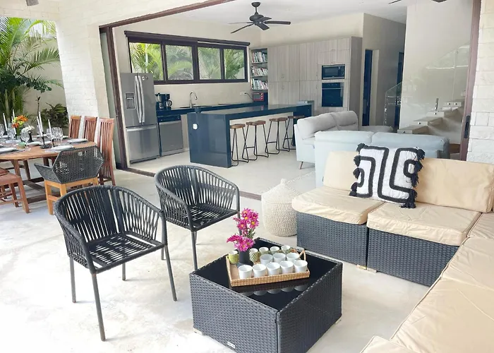 Luxury House Tomanoa - 10pers - 4rooms - Pool - Hotjacuzzi - Speed Wifi -waterfall *
